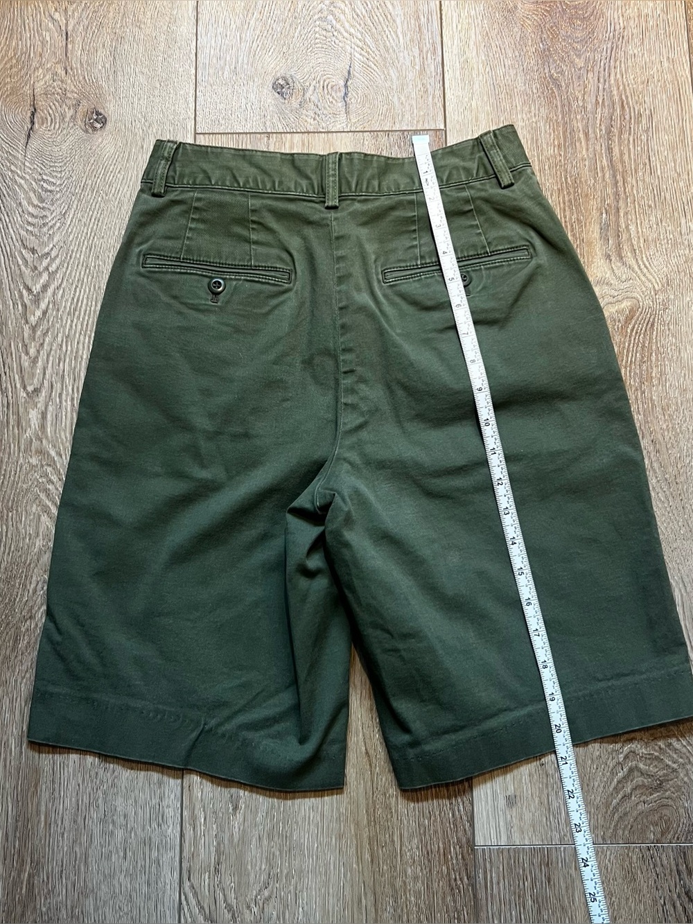 Uniqlo High-waisted Bermuda Chino Shorts | Size 4 | Army Green Color - Picture 7 of 9